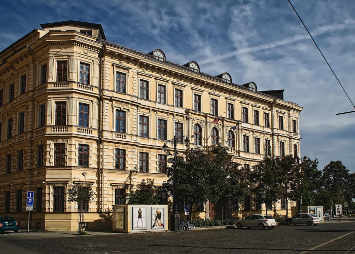 🌟 华油能源午后大涨逾24% 完成印尼贾邦登加区块试油试气工作