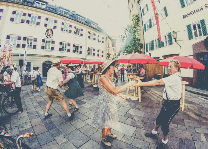 四个字的歌名疯狂猜歌›四个字的歌名疯狂猜歌是什么