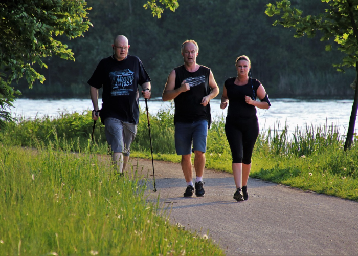 💧 大行评级丨德银：上调震坤行目标价至4.5美元并维持“买入”评级，预计2025第四季度收入重回增长并实现季度盈利